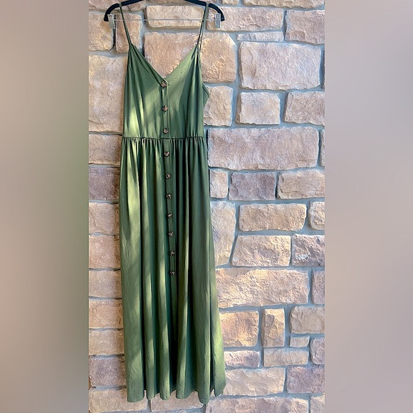 Green Maxi Dress with buttons size Large - Brand New Dress - Excellent condition - Picture 3 of 5